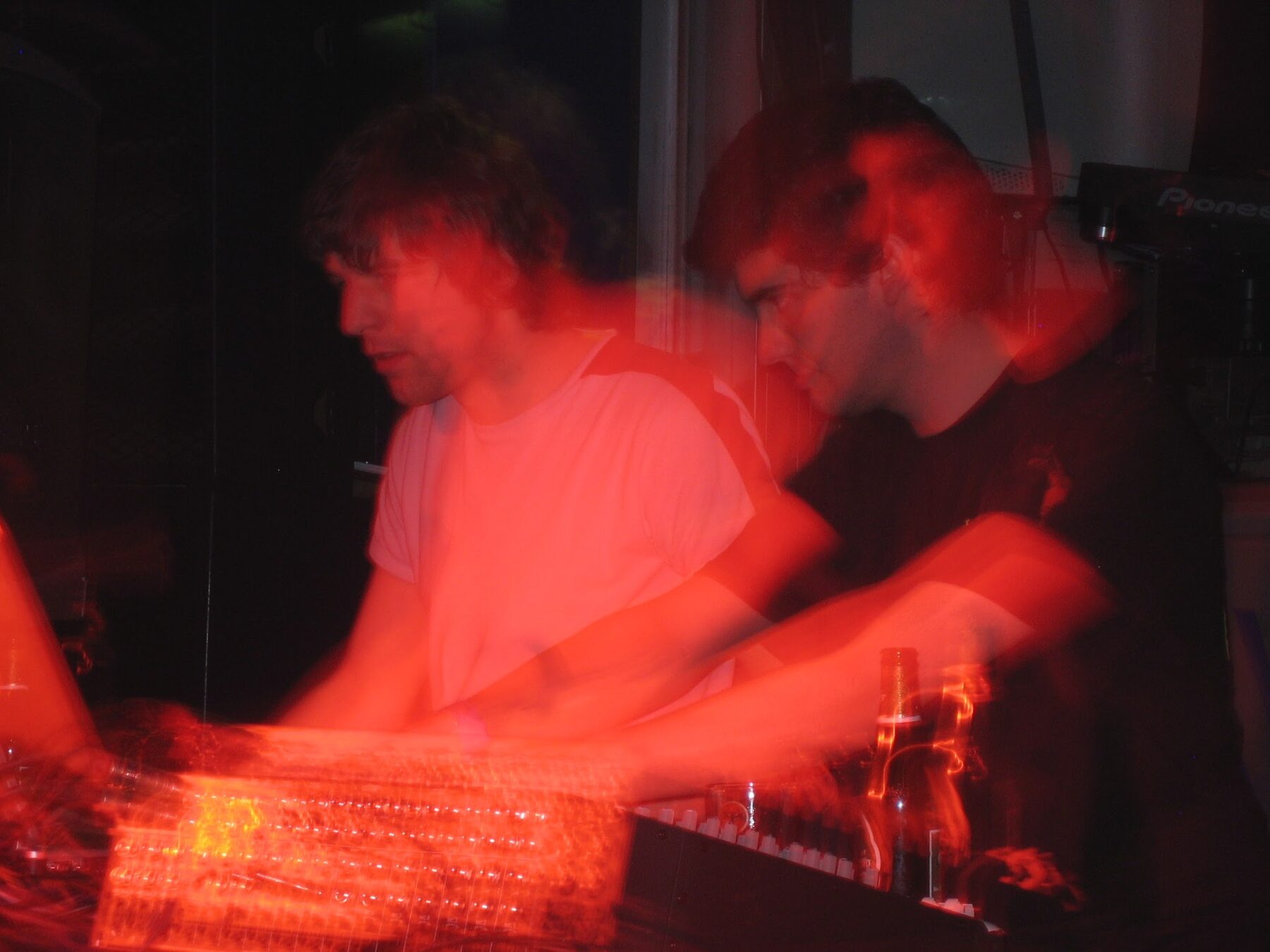 Rex Club, Paris, 2005. Lighting conditions: red.